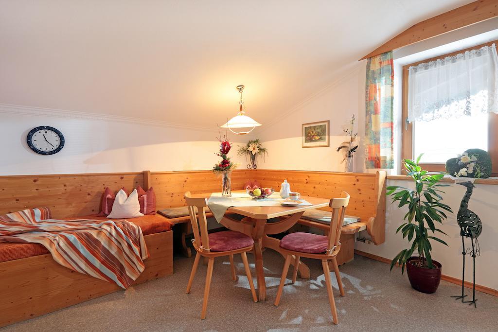 Haus Schroll Apartment Ried im Zillertal Cameră foto