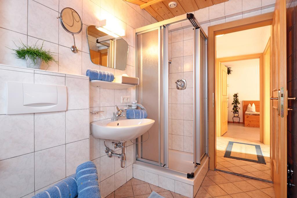 Haus Schroll Apartment Ried im Zillertal Cameră foto